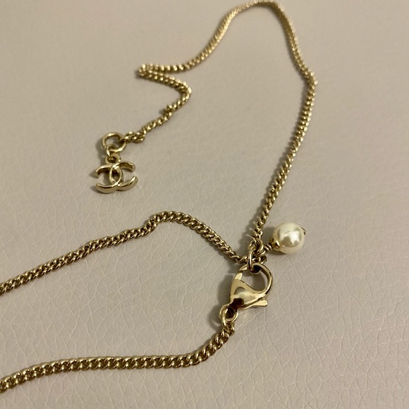 Authentic Chanel necklace, never been used - Picture 6 of 15